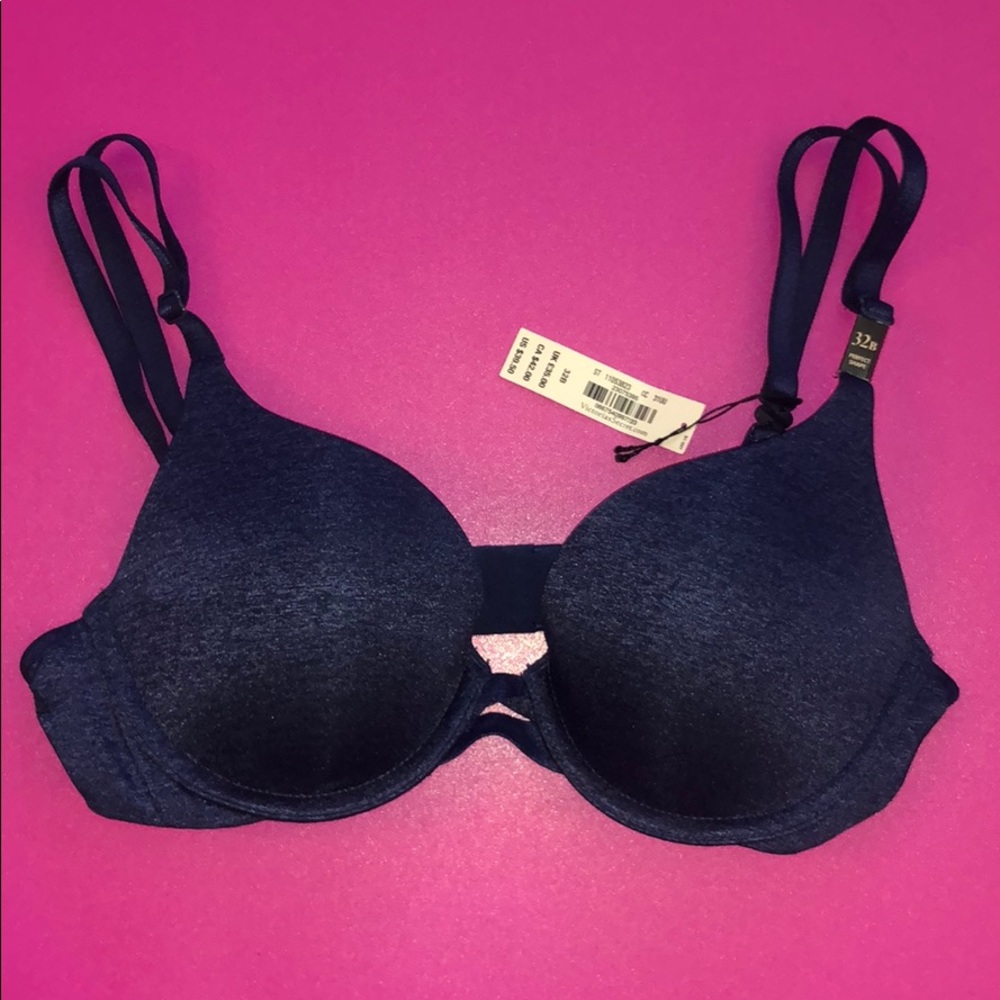 NWT Victoria Secret Navy t-shirt Bra 32B